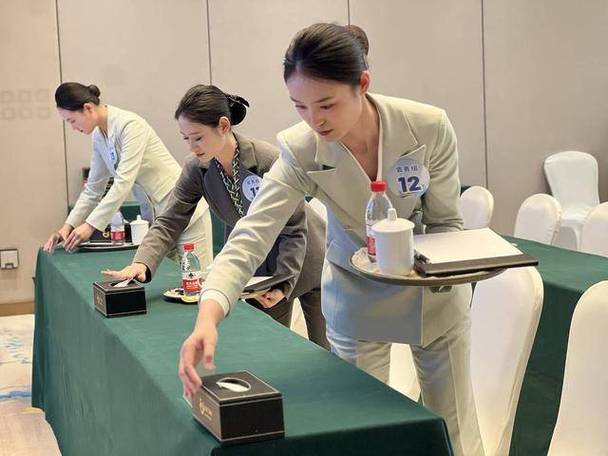 技藝爭鋒 能創(chuàng)未來 技能大賽以比促學(xué)，全面提升物業(yè)服務(wù)與會(huì)務(wù)服務(wù)技能